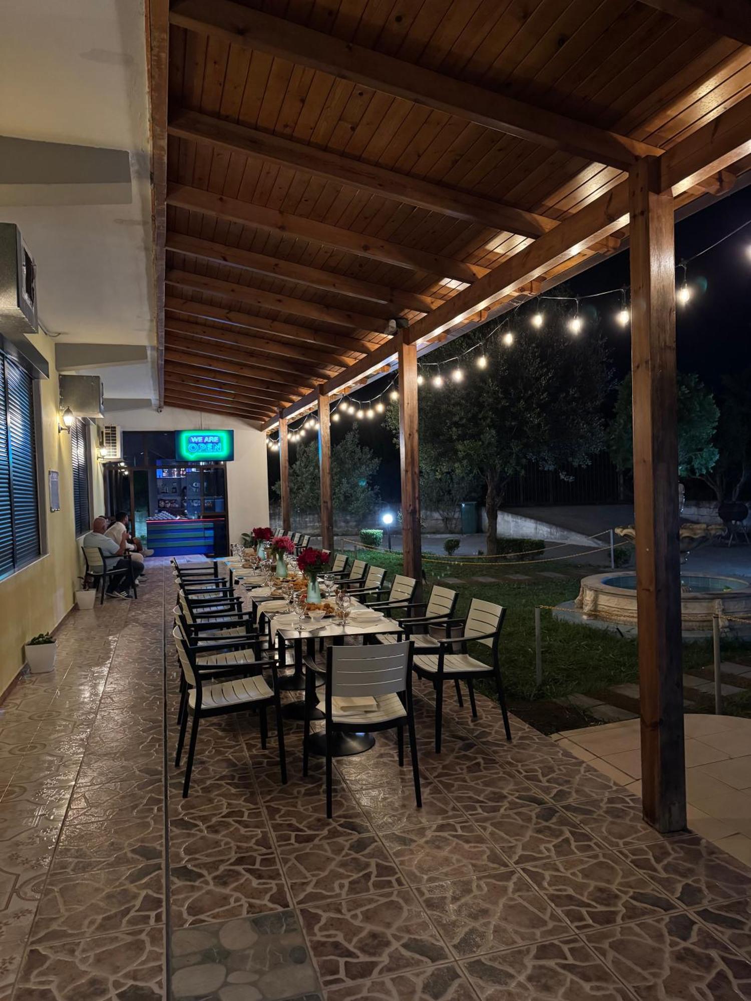 Bar & Amaxhe Hotel