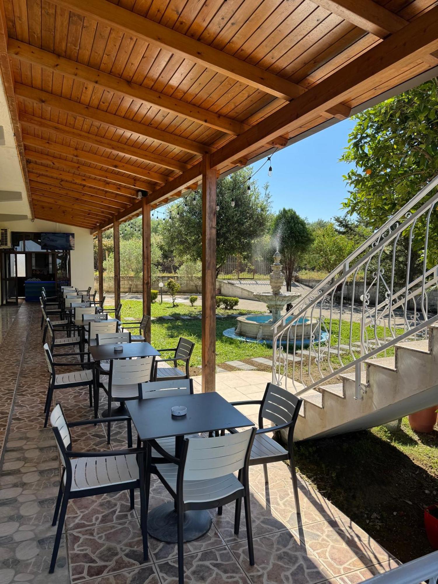 Bar & Amaxhe Draci